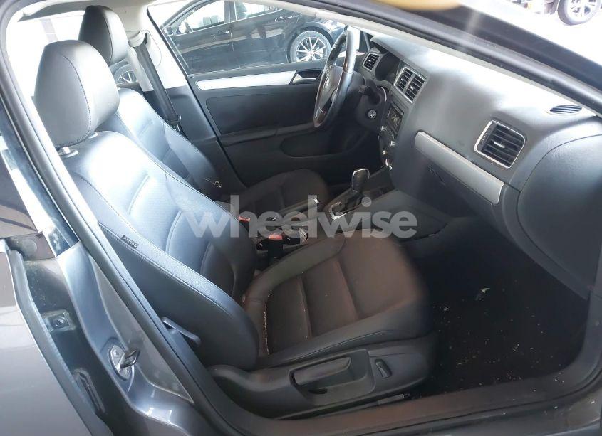 Photo 5 of 2013 Volkswagen Jetta 2.5L SE (VIN 3VWDX7AJ3DM254962)