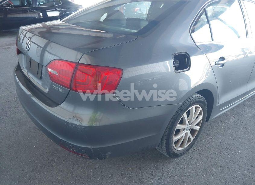 Photo 6 of 2013 Volkswagen Jetta 2.5L SE (VIN 3VWDX7AJ3DM254962)