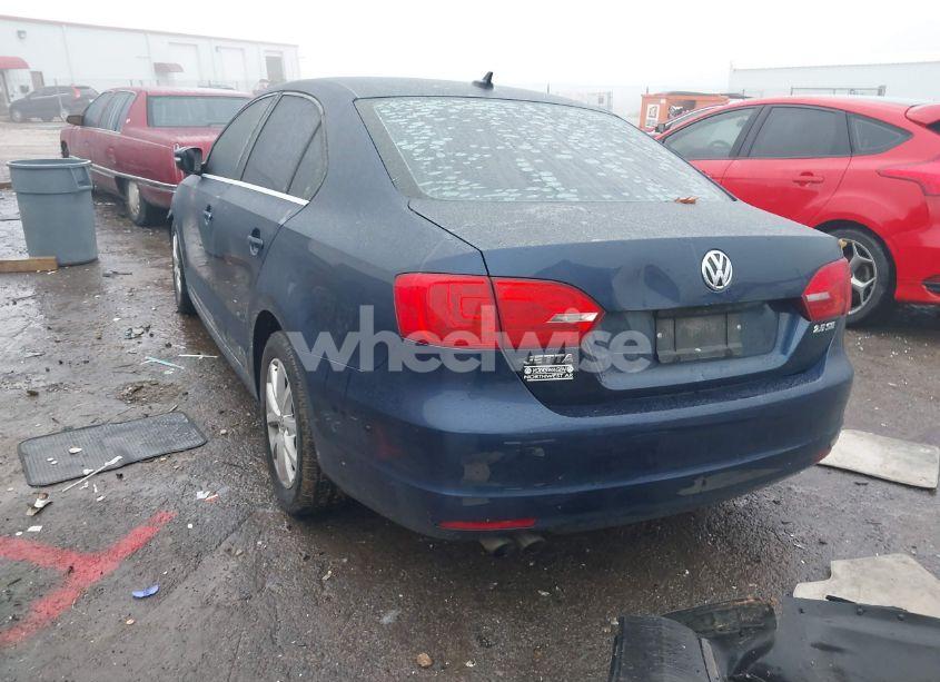 Photo 3 of 2013 Volkswagen Jetta 2.5L SE (VIN 3VWDX7AJ3DM267839)