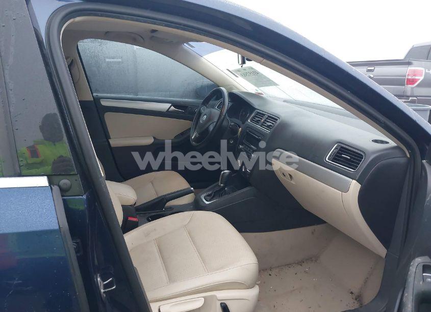 Photo 5 of 2013 Volkswagen Jetta 2.5L SE (VIN 3VWDX7AJ3DM267839)