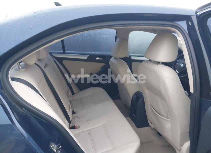 Photo 8 of 2013 Volkswagen Jetta 2.5L SE (VIN 3VWDX7AJ3DM267839)