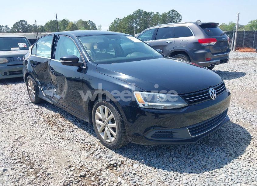 2013 Volkswagen Jetta 2.5L SE (VIN 3VWDX7AJ3DM357282) main photo
