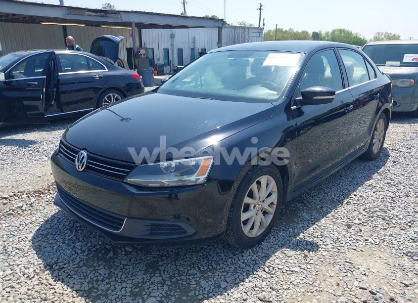 Photo 2 of 2013 Volkswagen Jetta 2.5L SE (VIN 3VWDX7AJ3DM357282)