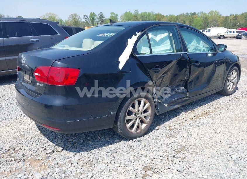 Photo 4 of 2013 Volkswagen Jetta 2.5L SE (VIN 3VWDX7AJ3DM357282)
