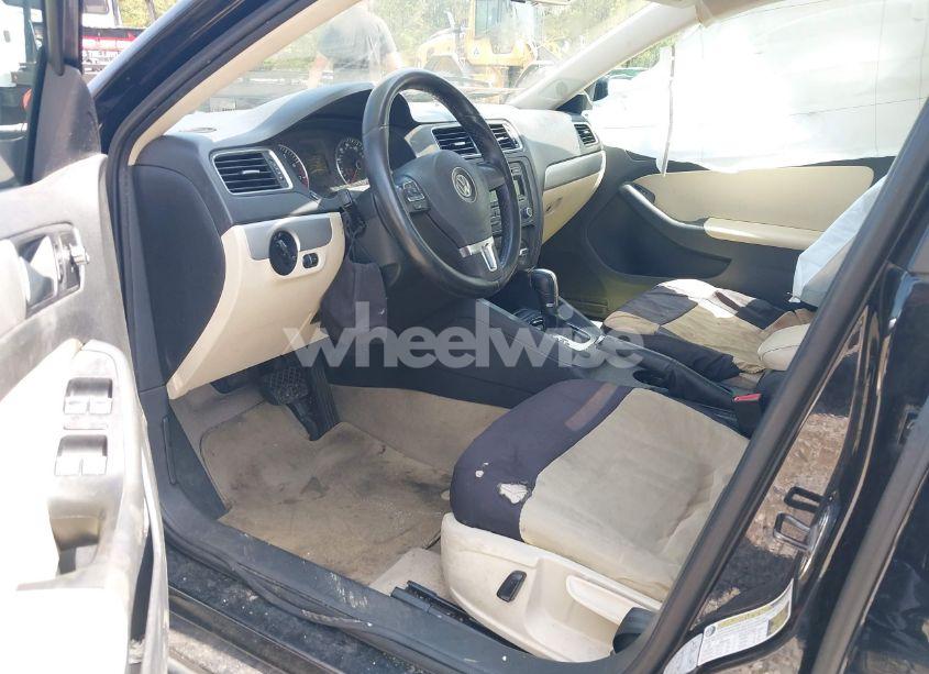 Photo 5 of 2013 Volkswagen Jetta 2.5L SE (VIN 3VWDX7AJ3DM357282)