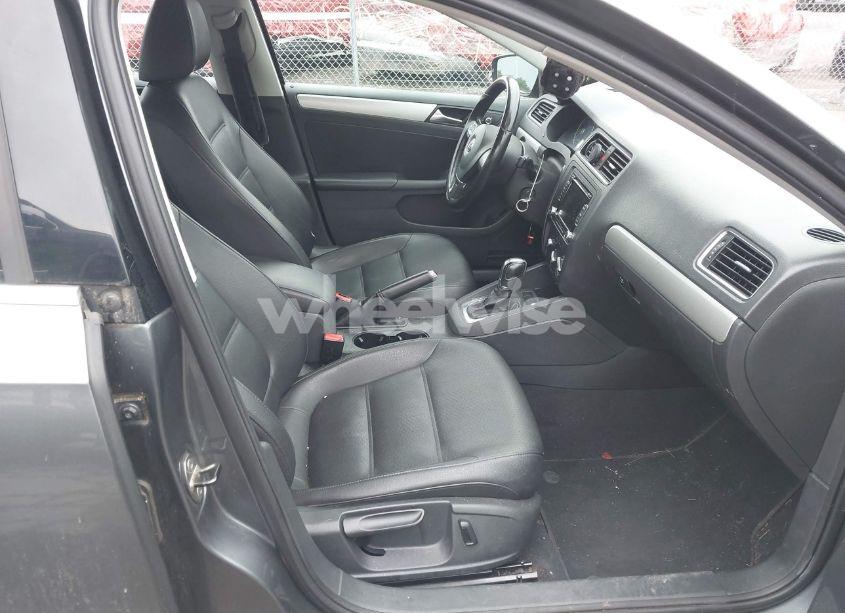 Photo 5 of 2013 Volkswagen Jetta 2.5L SE (VIN 3VWDX7AJ3DM397748)