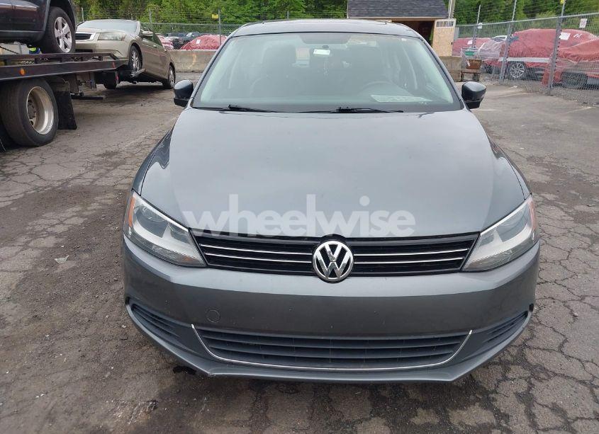 Photo 6 of 2013 Volkswagen Jetta 2.5L SE (VIN 3VWDX7AJ3DM397748)