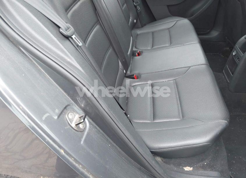 Photo 8 of 2013 Volkswagen Jetta 2.5L SE (VIN 3VWDX7AJ3DM397748)