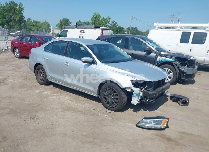 2013 Volkswagen Jetta 2.5L SE (VIN 3VWDX7AJ3DM404990) main photo