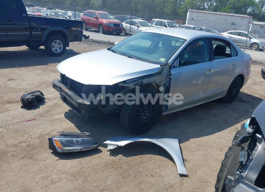 Photo 2 of 2013 Volkswagen Jetta 2.5L SE (VIN 3VWDX7AJ3DM404990)