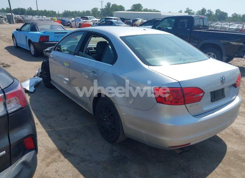 Photo 3 of 2013 Volkswagen Jetta 2.5L SE (VIN 3VWDX7AJ3DM404990)