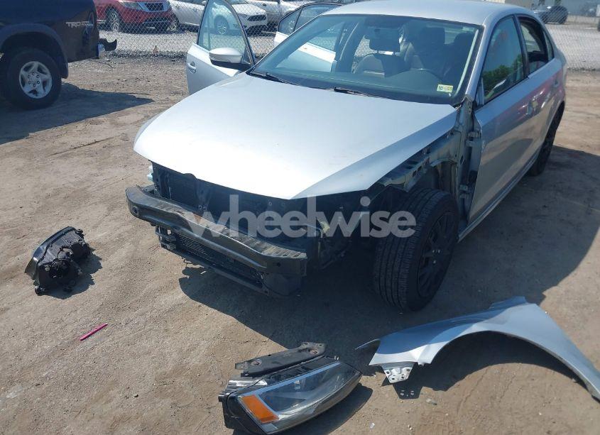 Photo 6 of 2013 Volkswagen Jetta 2.5L SE (VIN 3VWDX7AJ3DM404990)