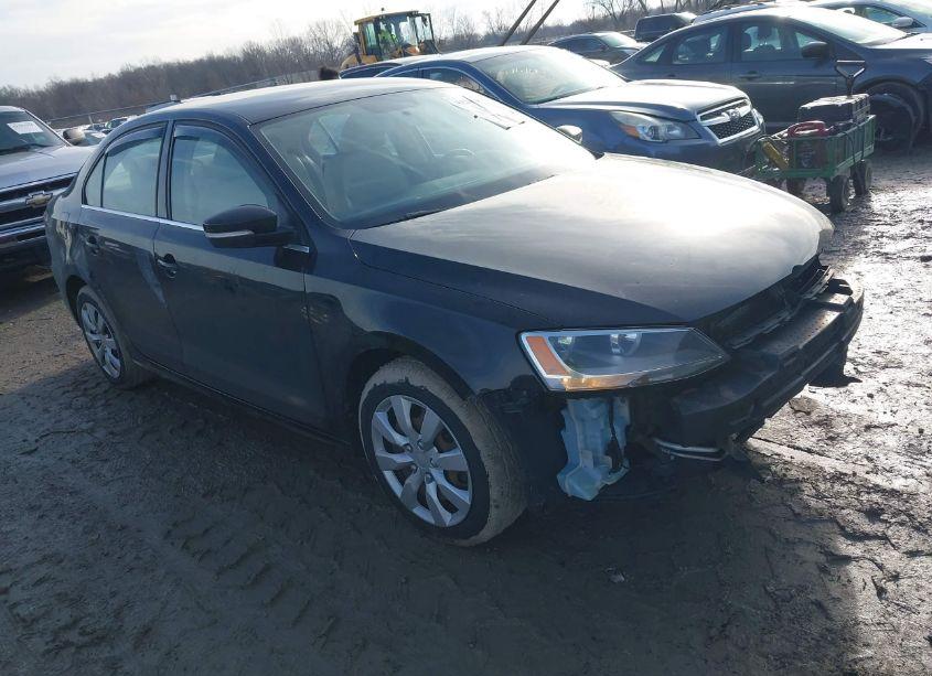 2013 Volkswagen Jetta 2.5L SE (VIN 3VWDX7AJ3DM405914) main photo