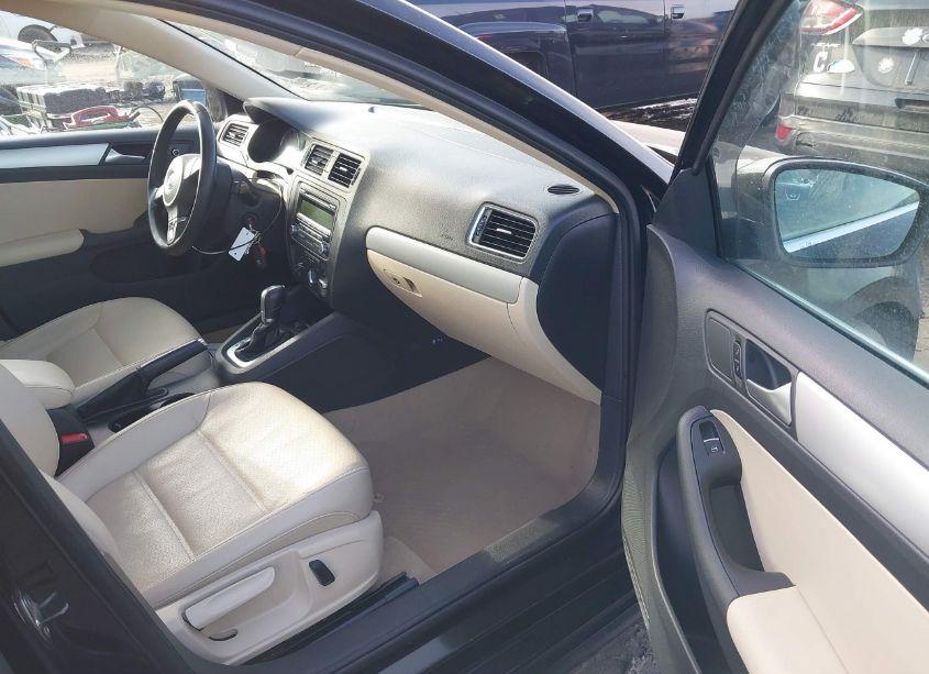 Photo 5 of 2013 Volkswagen Jetta 2.5L SE (VIN 3VWDX7AJ3DM405914)
