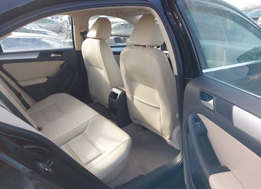 Photo 8 of 2013 Volkswagen Jetta 2.5L SE (VIN 3VWDX7AJ3DM405914)