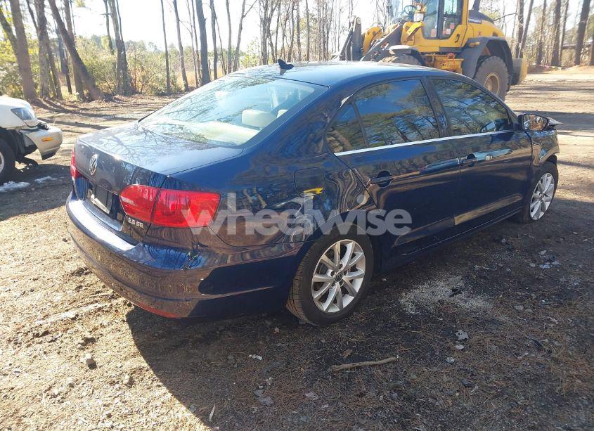 Photo 4 of 2013 Volkswagen Jetta 2.5L SE (VIN 3VWDX7AJ3DM422020)