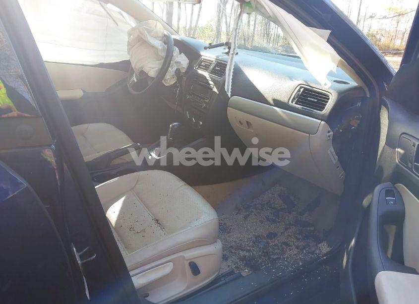 Photo 5 of 2013 Volkswagen Jetta 2.5L SE (VIN 3VWDX7AJ3DM422020)