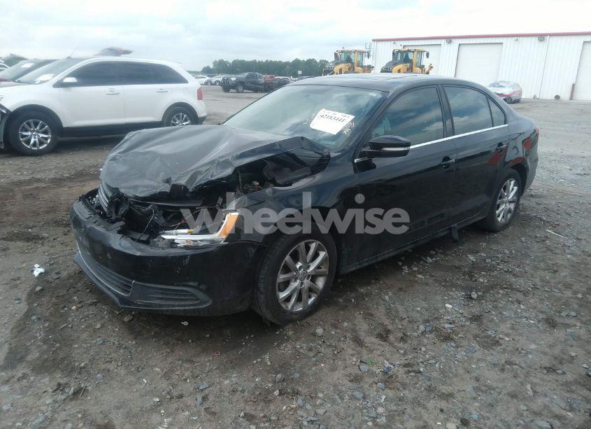 Photo 2 of 2013 Volkswagen Jetta 2.5L SE (VIN 3VWDX7AJ3DM437343)