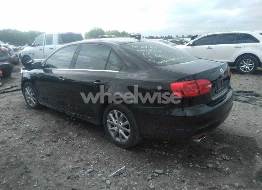 Photo 3 of 2013 Volkswagen Jetta 2.5L SE (VIN 3VWDX7AJ3DM437343)