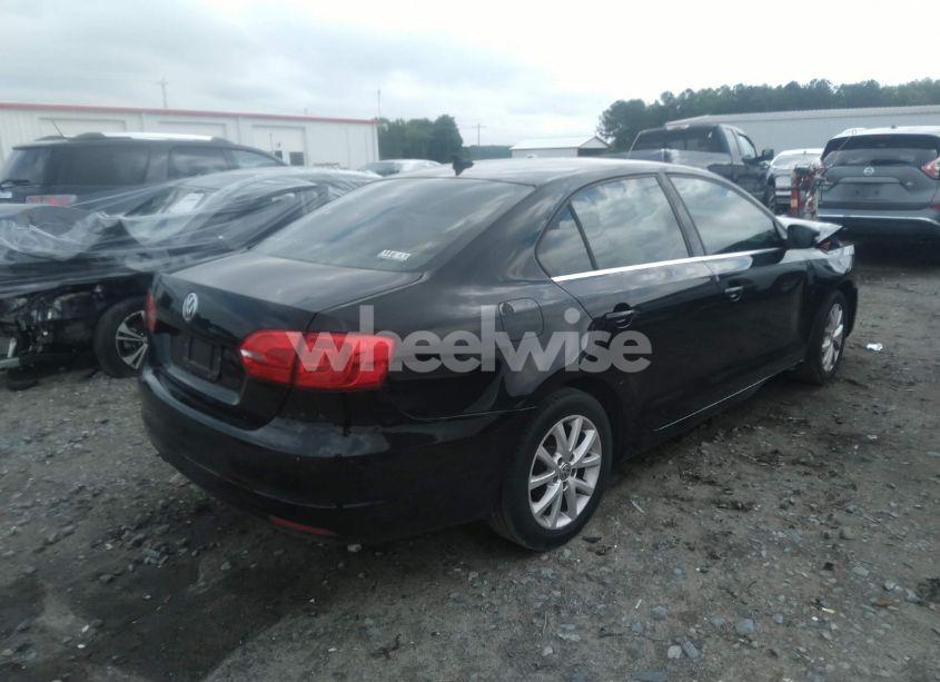 Photo 4 of 2013 Volkswagen Jetta 2.5L SE (VIN 3VWDX7AJ3DM437343)