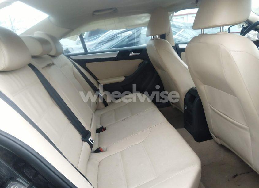 Photo 8 of 2013 Volkswagen Jetta 2.5L SE (VIN 3VWDX7AJ3DM437343)