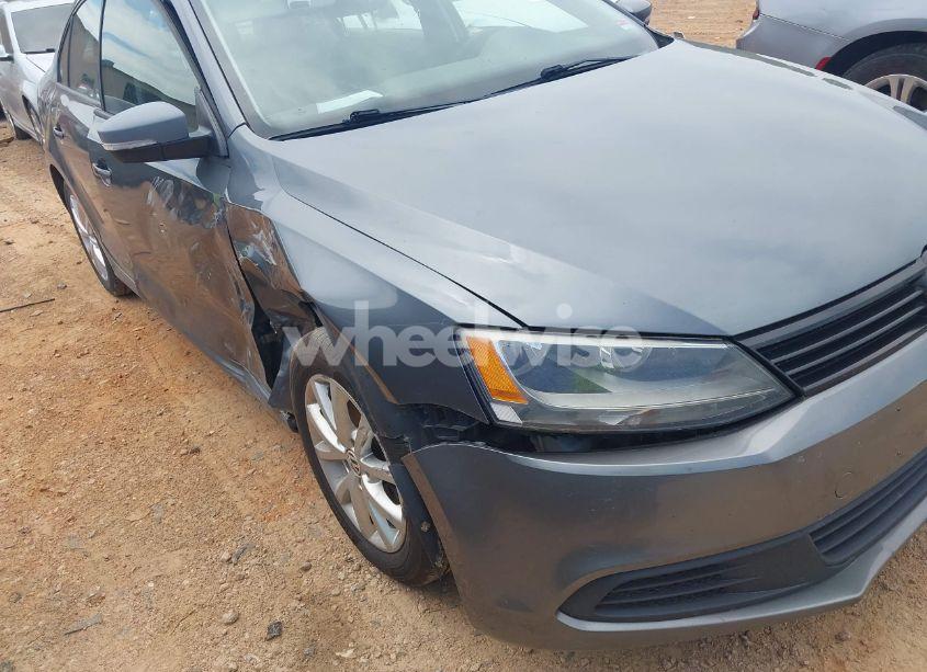 Photo 12 of 2011 Volkswagen Jetta 2.5L SE (VIN 3VWDX7AJ4BM330203)