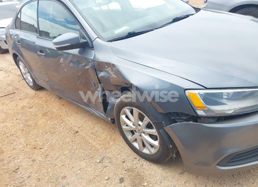 Photo 13 of 2011 Volkswagen Jetta 2.5L SE (VIN 3VWDX7AJ4BM330203)