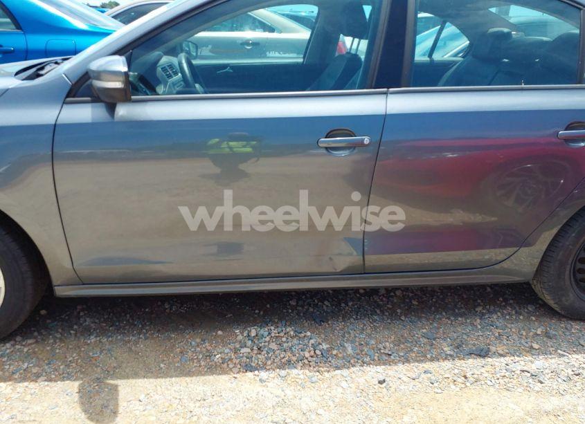 Photo 14 of 2011 Volkswagen Jetta 2.5L SE (VIN 3VWDX7AJ4BM330203)