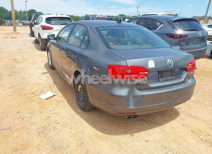 Photo 3 of 2011 Volkswagen Jetta 2.5L SE (VIN 3VWDX7AJ4BM330203)