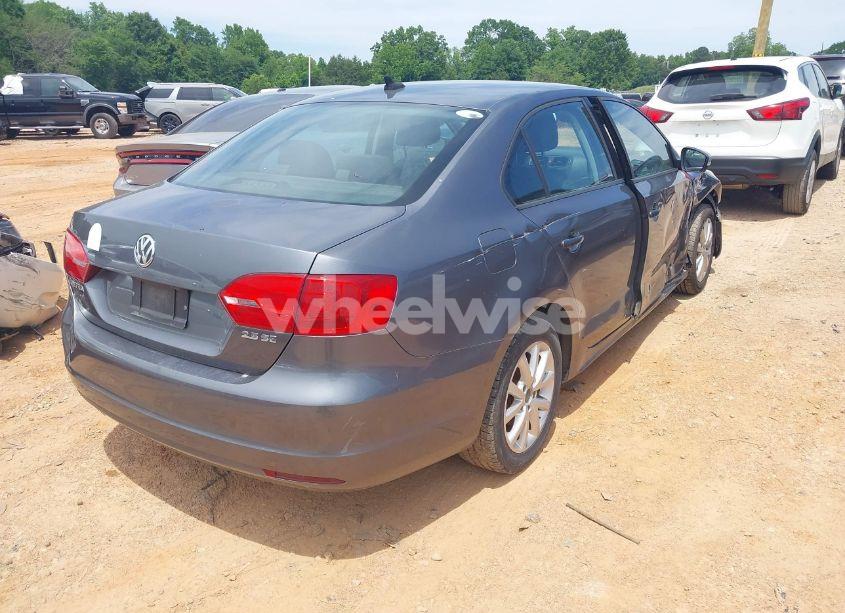 Photo 4 of 2011 Volkswagen Jetta 2.5L SE (VIN 3VWDX7AJ4BM330203)