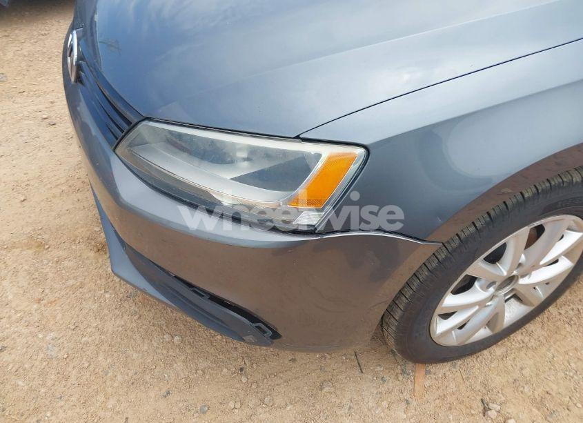 Photo 6 of 2011 Volkswagen Jetta 2.5L SE (VIN 3VWDX7AJ4BM330203)