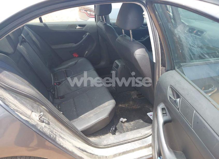 Photo 8 of 2011 Volkswagen Jetta 2.5L SE (VIN 3VWDX7AJ4BM330203)