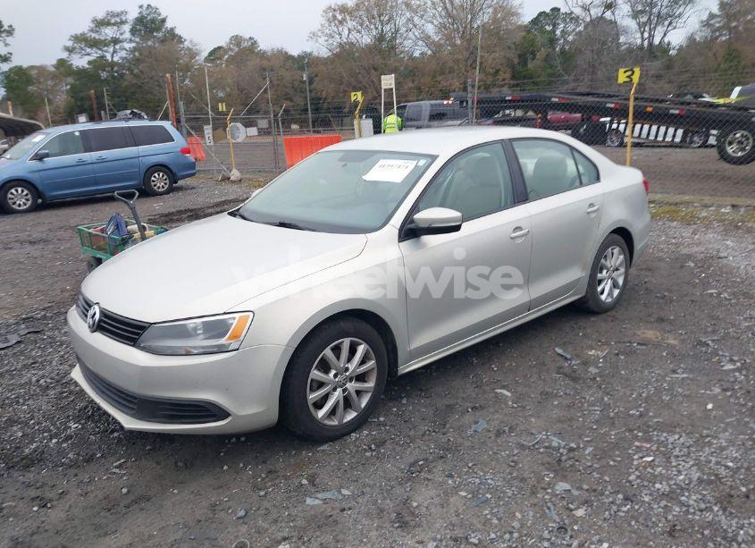 Photo 2 of 2011 Volkswagen Jetta 2.5L SE (VIN 3VWDX7AJ4BM352041)