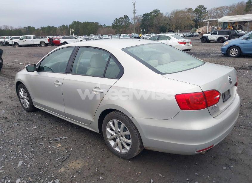 Photo 3 of 2011 Volkswagen Jetta 2.5L SE (VIN 3VWDX7AJ4BM352041)