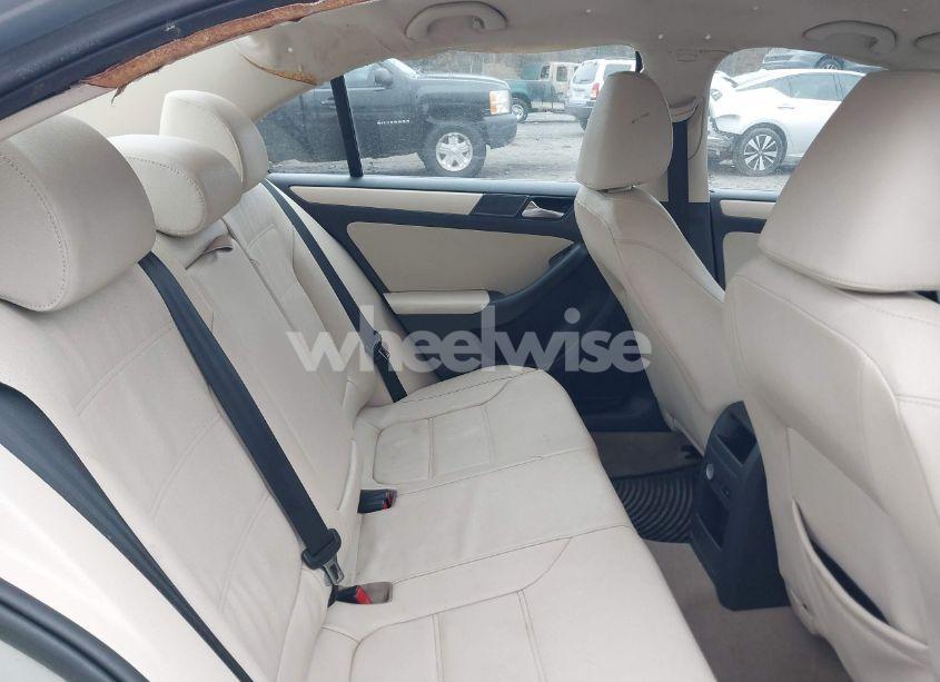 Photo 7 of 2011 Volkswagen Jetta 2.5L SE (VIN 3VWDX7AJ4BM352041)