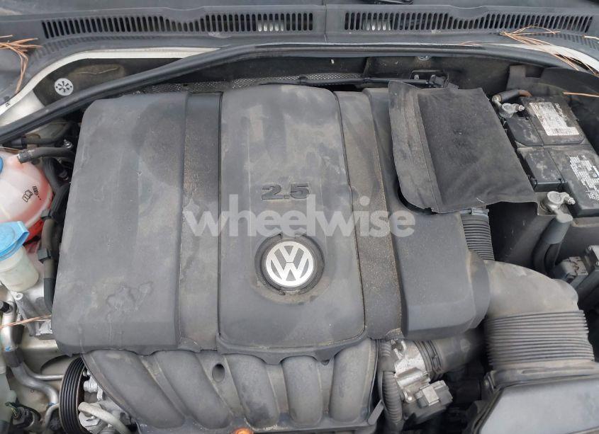 Photo 9 of 2011 Volkswagen Jetta 2.5L SE (VIN 3VWDX7AJ4BM352041)