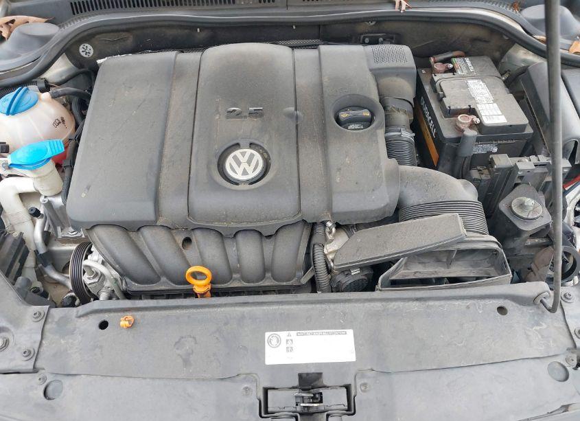 Photo 10 of 2011 Volkswagen Jetta 2.5L SE (VIN 3VWDX7AJ4BM368160)