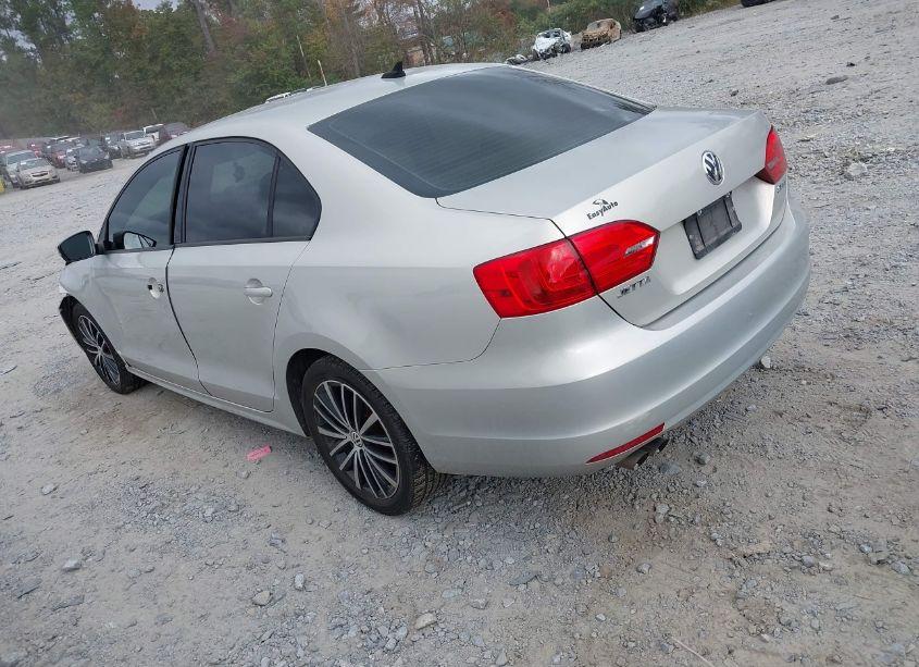 Photo 3 of 2011 Volkswagen Jetta 2.5L SE (VIN 3VWDX7AJ4BM368160)