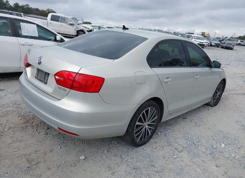 Photo 4 of 2011 Volkswagen Jetta 2.5L SE (VIN 3VWDX7AJ4BM368160)