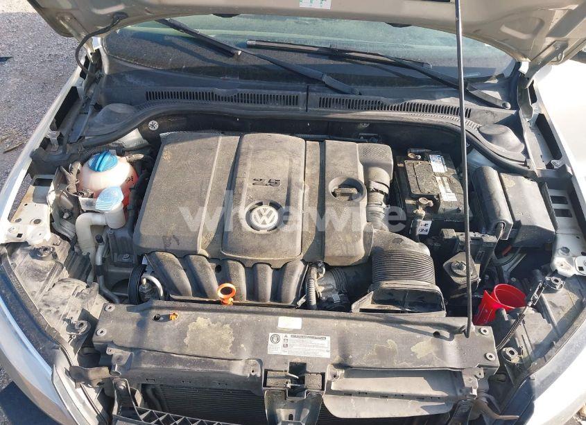 Photo 10 of 2011 Volkswagen Jetta 2.5L SE (VIN 3VWDX7AJ5BM322367)