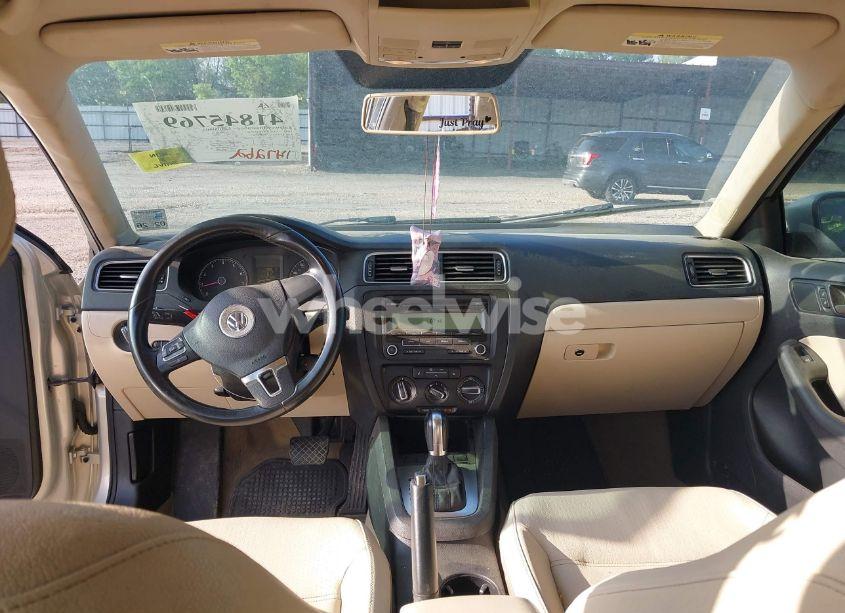 Photo 15 of 2011 Volkswagen Jetta 2.5L SE (VIN 3VWDX7AJ5BM322367)