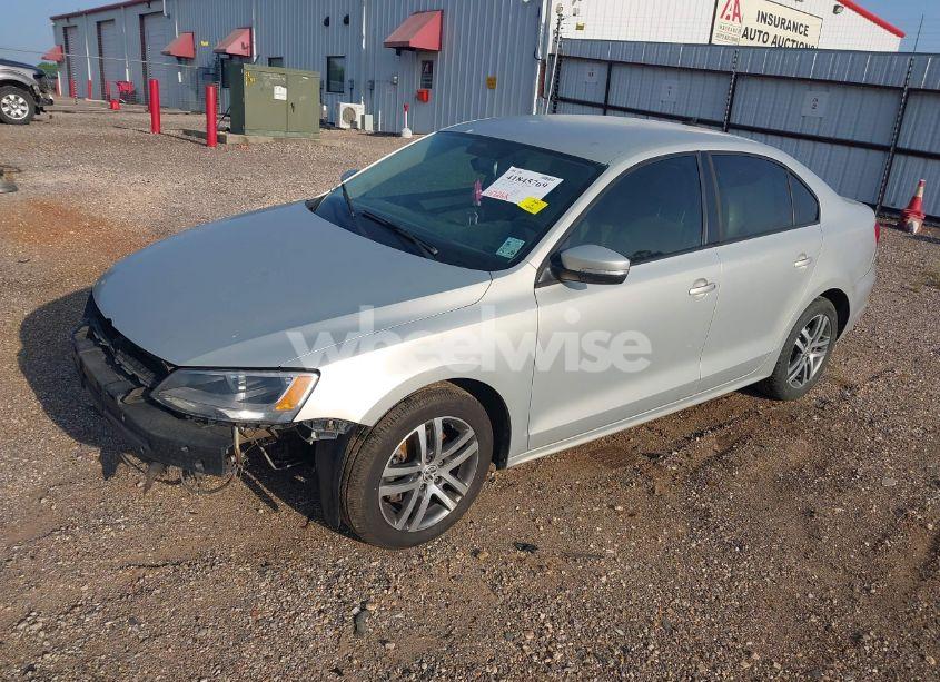 Photo 2 of 2011 Volkswagen Jetta 2.5L SE (VIN 3VWDX7AJ5BM322367)