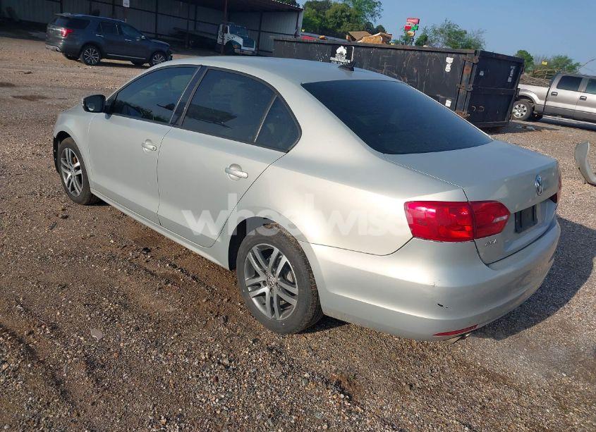 Photo 3 of 2011 Volkswagen Jetta 2.5L SE (VIN 3VWDX7AJ5BM322367)