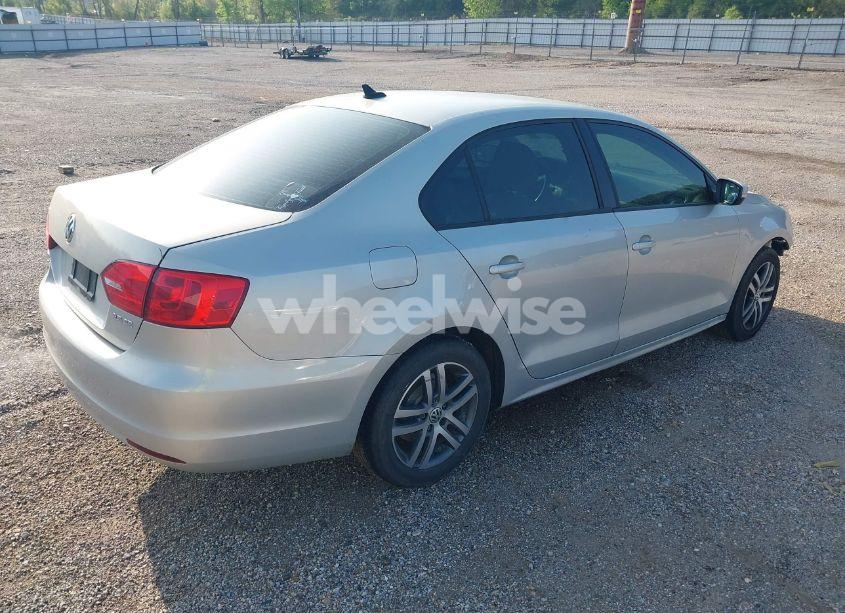 Photo 4 of 2011 Volkswagen Jetta 2.5L SE (VIN 3VWDX7AJ5BM322367)