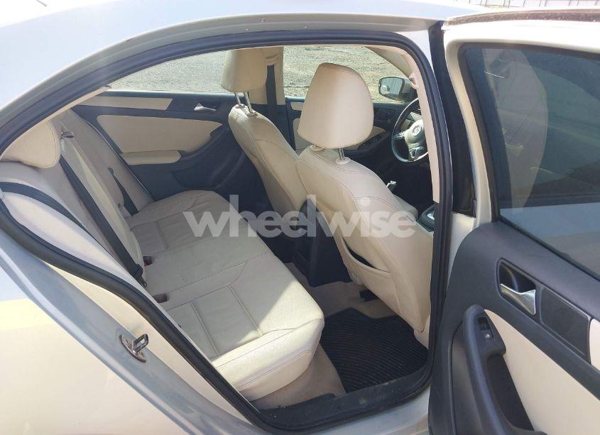 Photo 8 of 2011 Volkswagen Jetta 2.5L SE (VIN 3VWDX7AJ5BM322367)