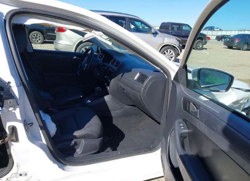 Photo 5 of 2012 Volkswagen Jetta 2.5L SE (VIN 3VWDX7AJ5CM120758)
