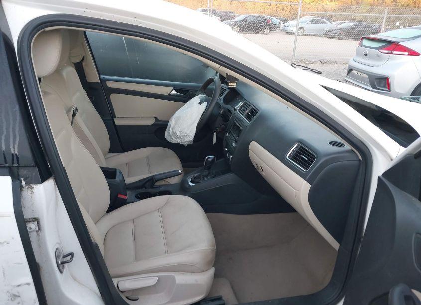 Photo 5 of 2012 Volkswagen Jetta 2.5L SE (VIN 3VWDX7AJ5CM122493)