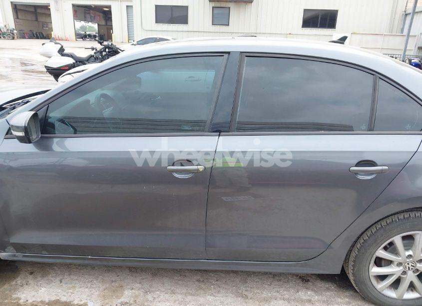 Photo 14 of 2012 Volkswagen Jetta 2.5L SE (VIN 3VWDX7AJ5CM326405)