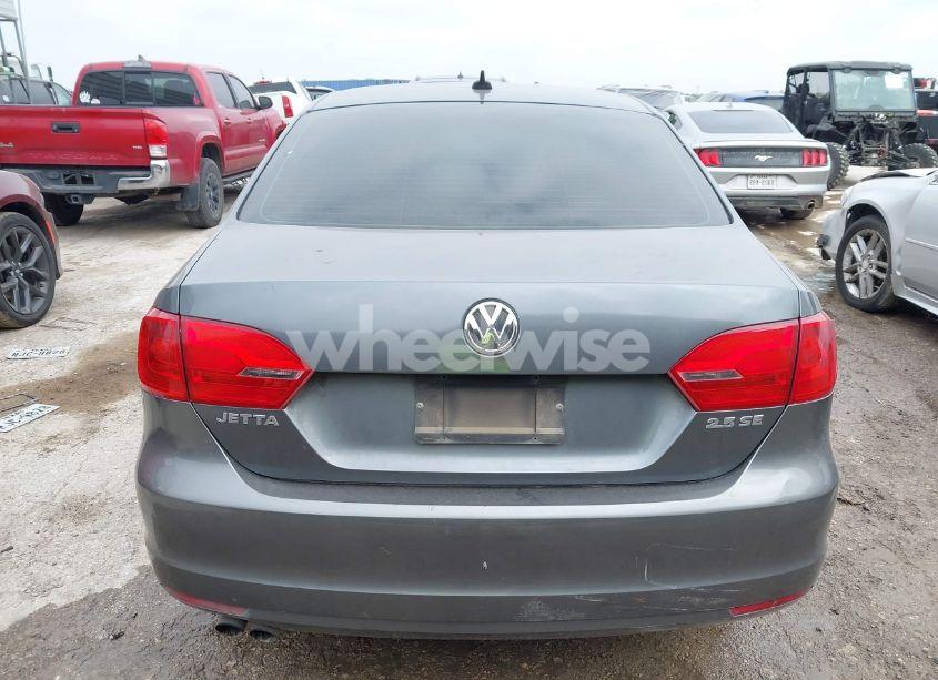 Photo 16 of 2012 Volkswagen Jetta 2.5L SE (VIN 3VWDX7AJ5CM326405)