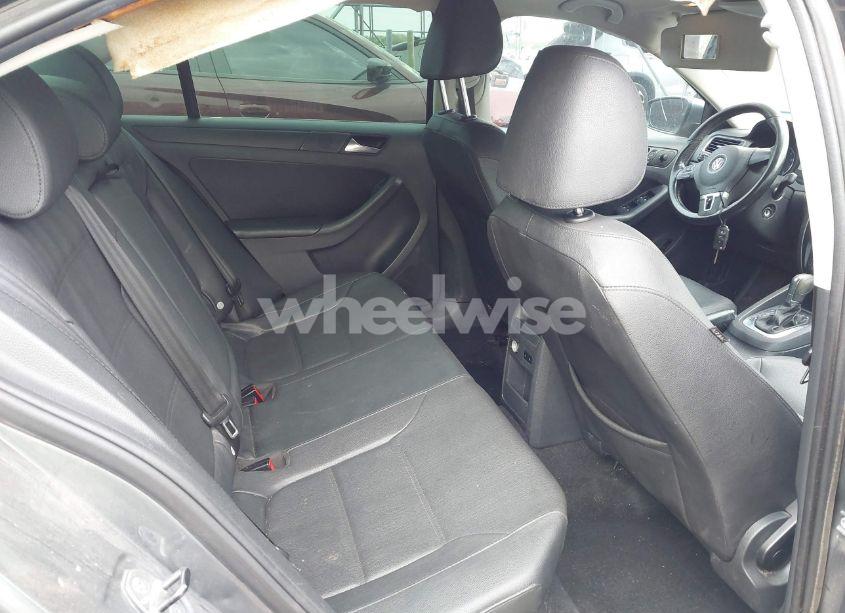 Photo 8 of 2012 Volkswagen Jetta 2.5L SE (VIN 3VWDX7AJ5CM326405)